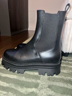 Zara Black Leather Lug Sole Chelsea Boots